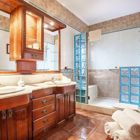 Los Dragos Villa Tinajo