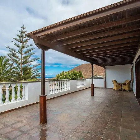 Los Dragos Villa Tinajo